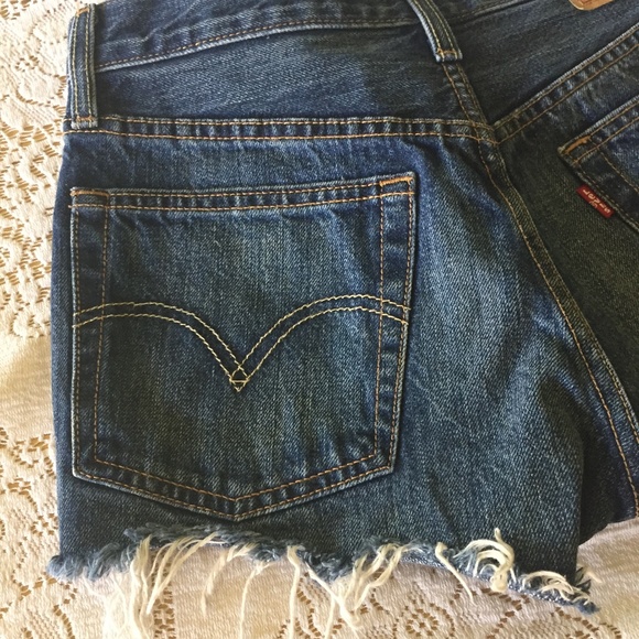 Levi Cherry embroidered shorts - Picture 6 of 9